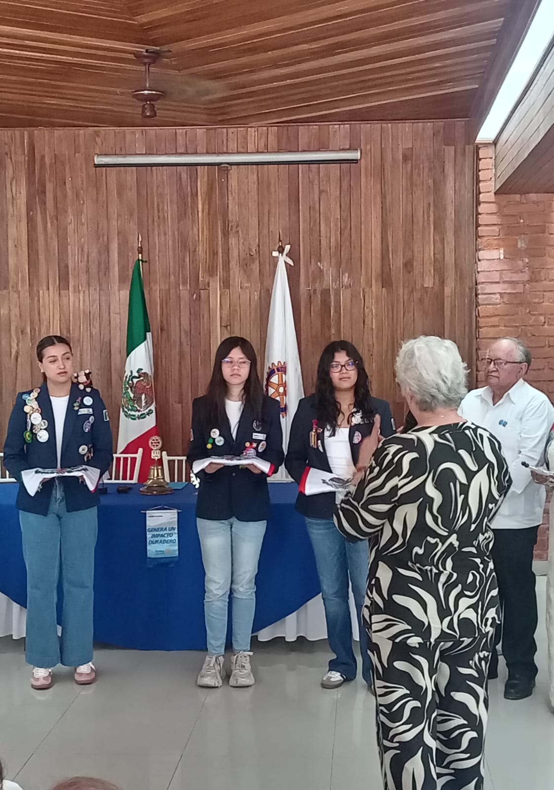 Jóvenes participantes en programa Rotary
