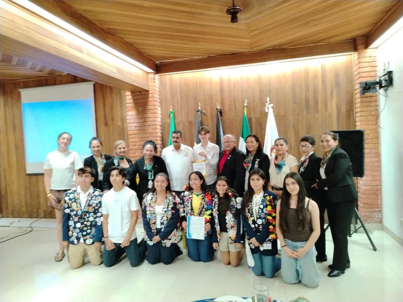 Rotarios en campaña comunitaria